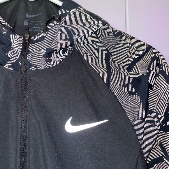 Nike Flash Windbreaker - Picture 15 of 16